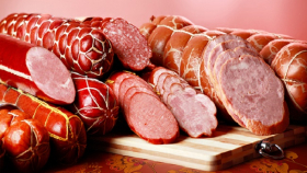 Депутат предложил переименовать колбасу с менее чем 50% мяса