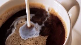 В России второй месяц подряд падает спрос на кофе и воду