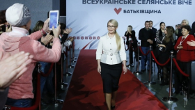 Тимошенко обвинила Порошенко в отъеме фермерских земель