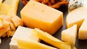  «Ашан» заподозрили в торговле запрещенными сырами