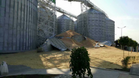 На элеваторе ПАЕК в Николаевской области разрушился силос с зерном