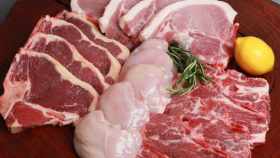 Россия ограничит ввоз мяса из трех предприятий Белоруссии