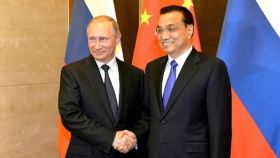 Ли Кэцян: Китай будет наращивать взаимную торговлю с Россией