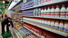 Белоруссия обсуждает с Россией запрет на экспорт молочки